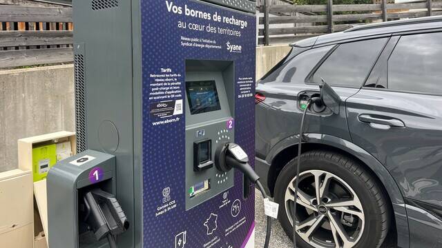 Bornes de recharge pour véhicules électriques