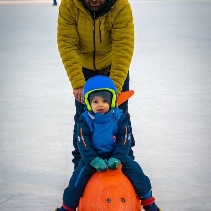 Patinoire en plein air des Contamines-Montjoie, au coeur des sommets